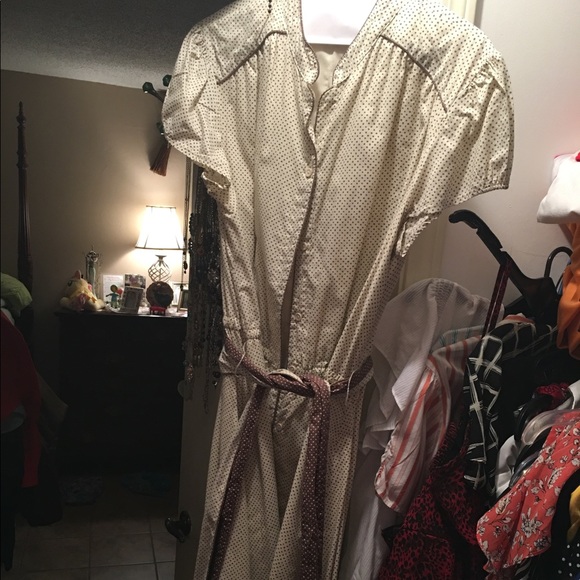 Beige and tan polka dots - Picture 1 of 1