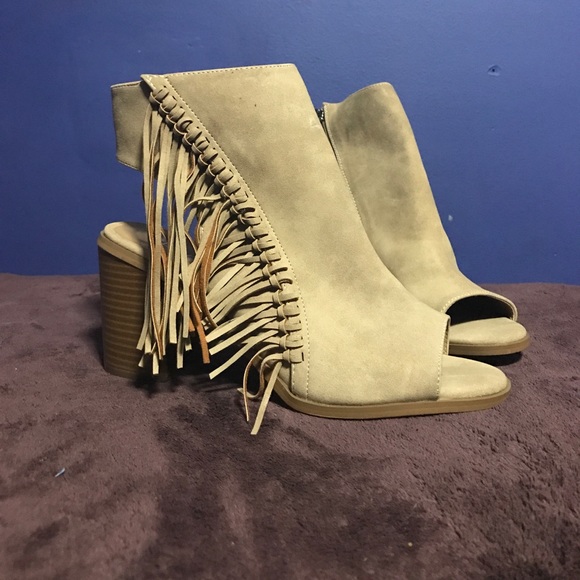 Open toed boot - Picture 2 of 3