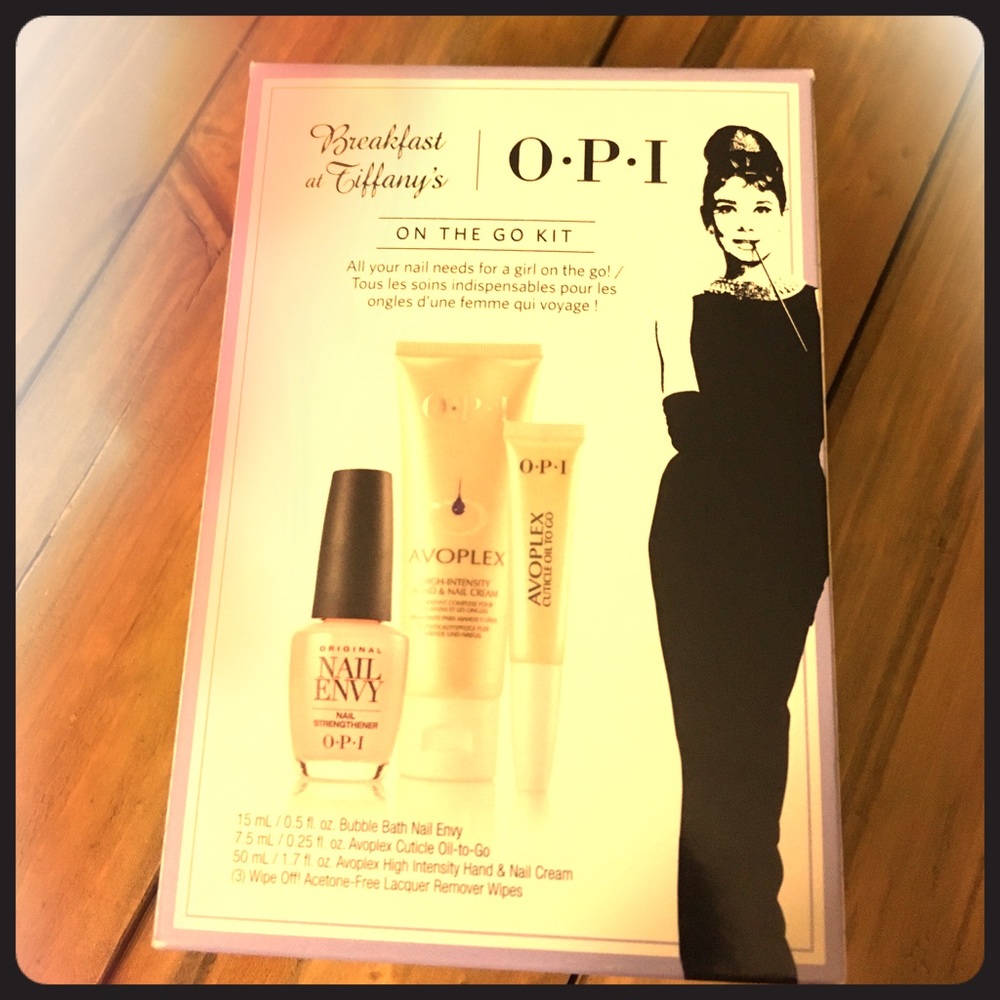 OPI Breakfast at Tiffany's on the go kit