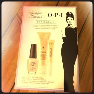 OPI Breakfast at Tiffany's on the go kit