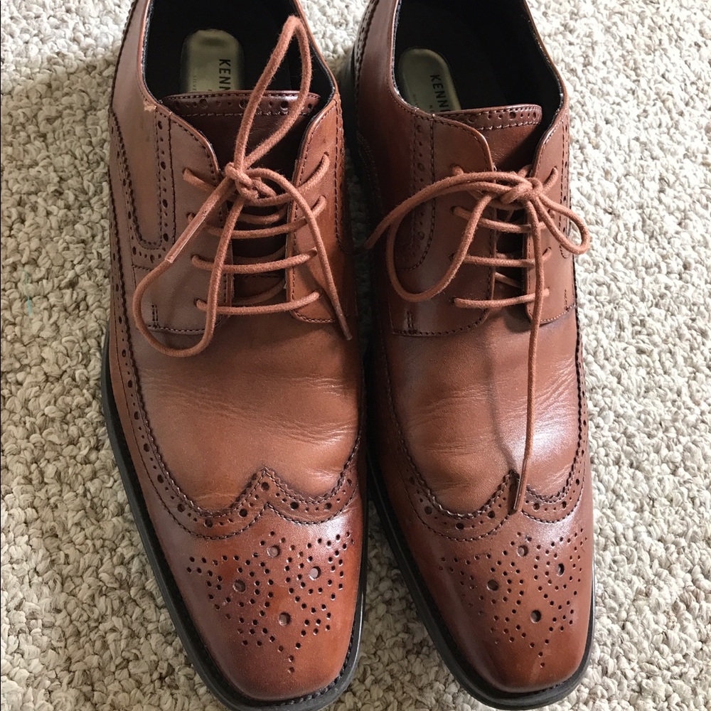 Like new Kenneth Cole