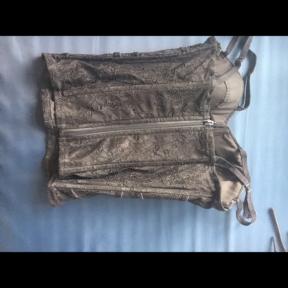 Black Laundre - Picture 2 of 2