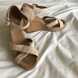 Toms wedges sz 8.5