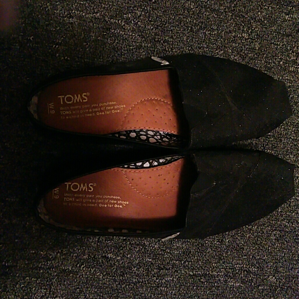 Toms slip on