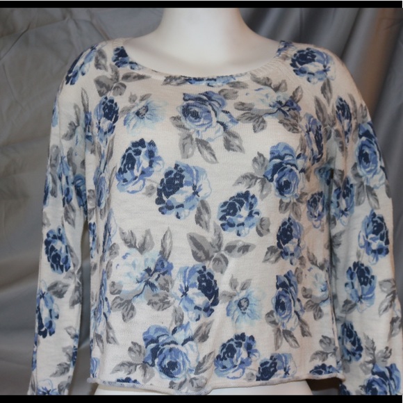 Rose Sweater - Picture 1 of 2