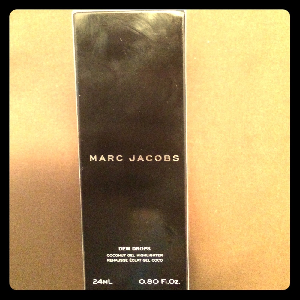 Marc Jacob's coconut gel highlighter Dew Drops