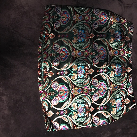 Skirt - Picture 2 of 2