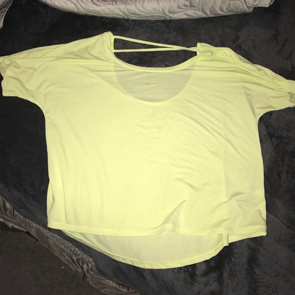 Sporty Gap yellow shirt