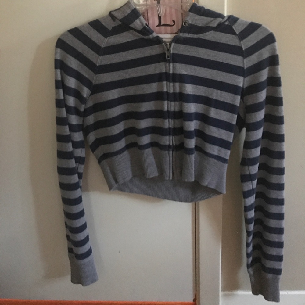 cropped PINK sweater.