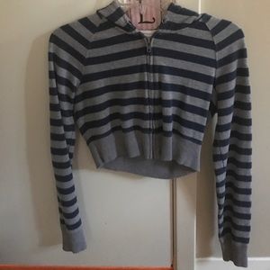 cropped PINK sweater.