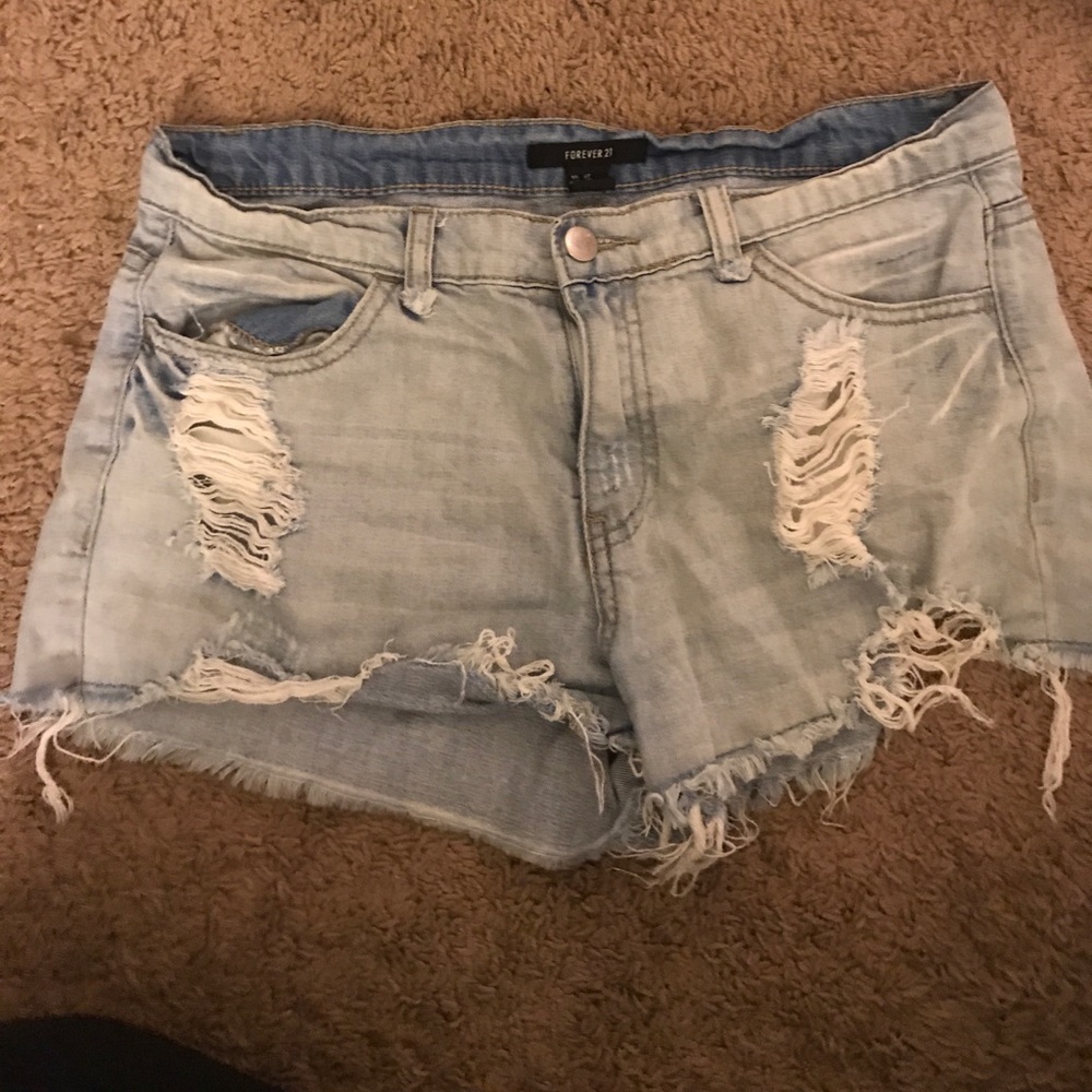 Cute ripped jean shorts!