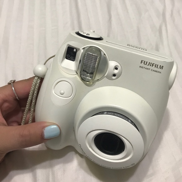 Fujifilm Instax Mini 7s INCLUDES 1 PACK OF FILM. - Picture 1 of 4