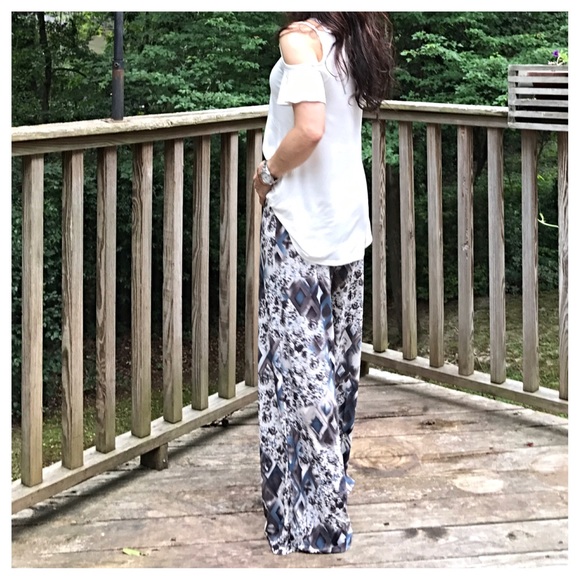 ✨LAST ONE ✨Cold shoulder tunic top - Picture 4 of 4