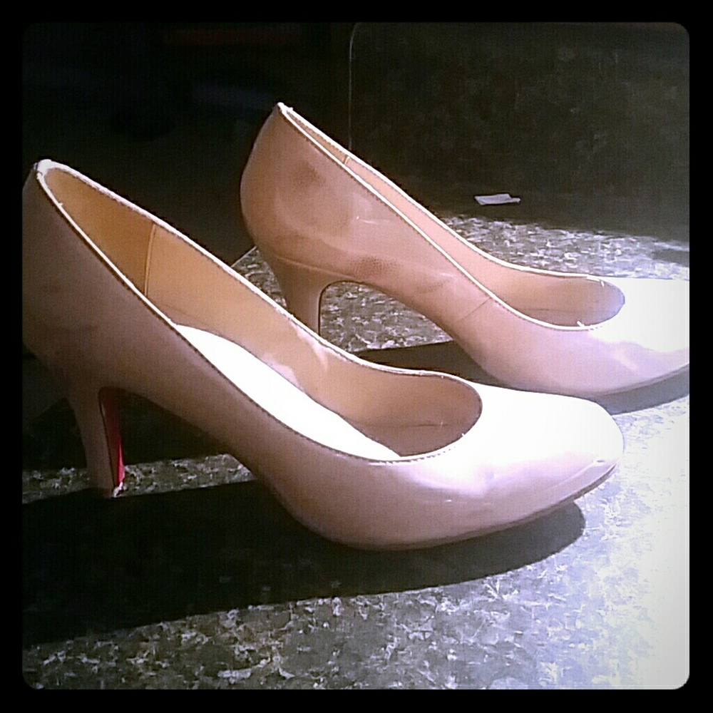 Christian Louboutin Nude Patent Simple Pump