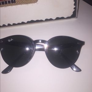 Circle shaped Ray bans