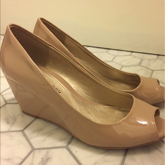 Size 7 shoes - Picture 1 of 2