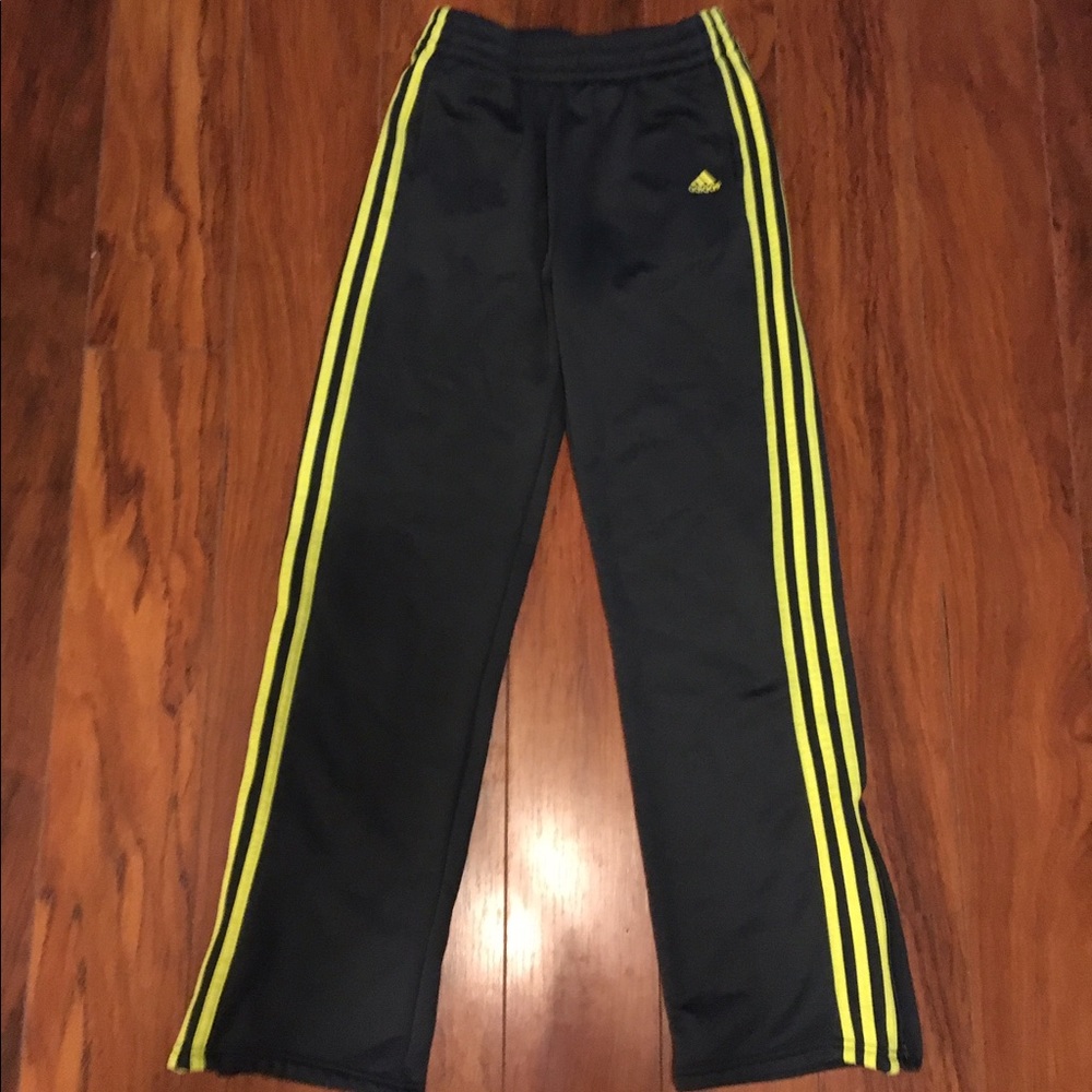 Adidas sweatpants with pockets and zipper bottoms
