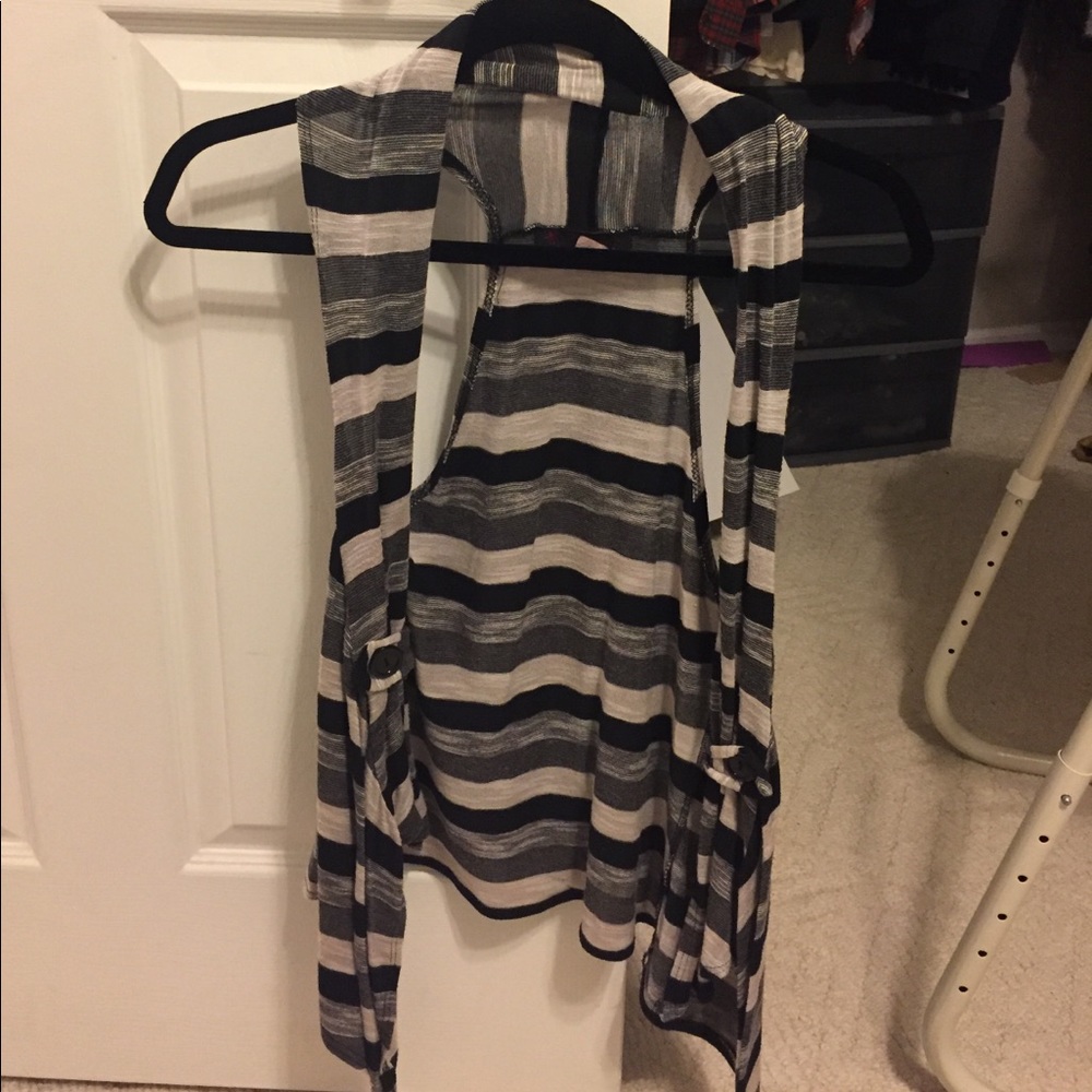 Sleeveless cardigan vest