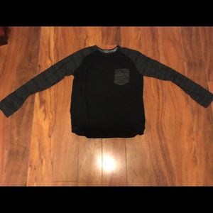 Broken threads thin front pocket T