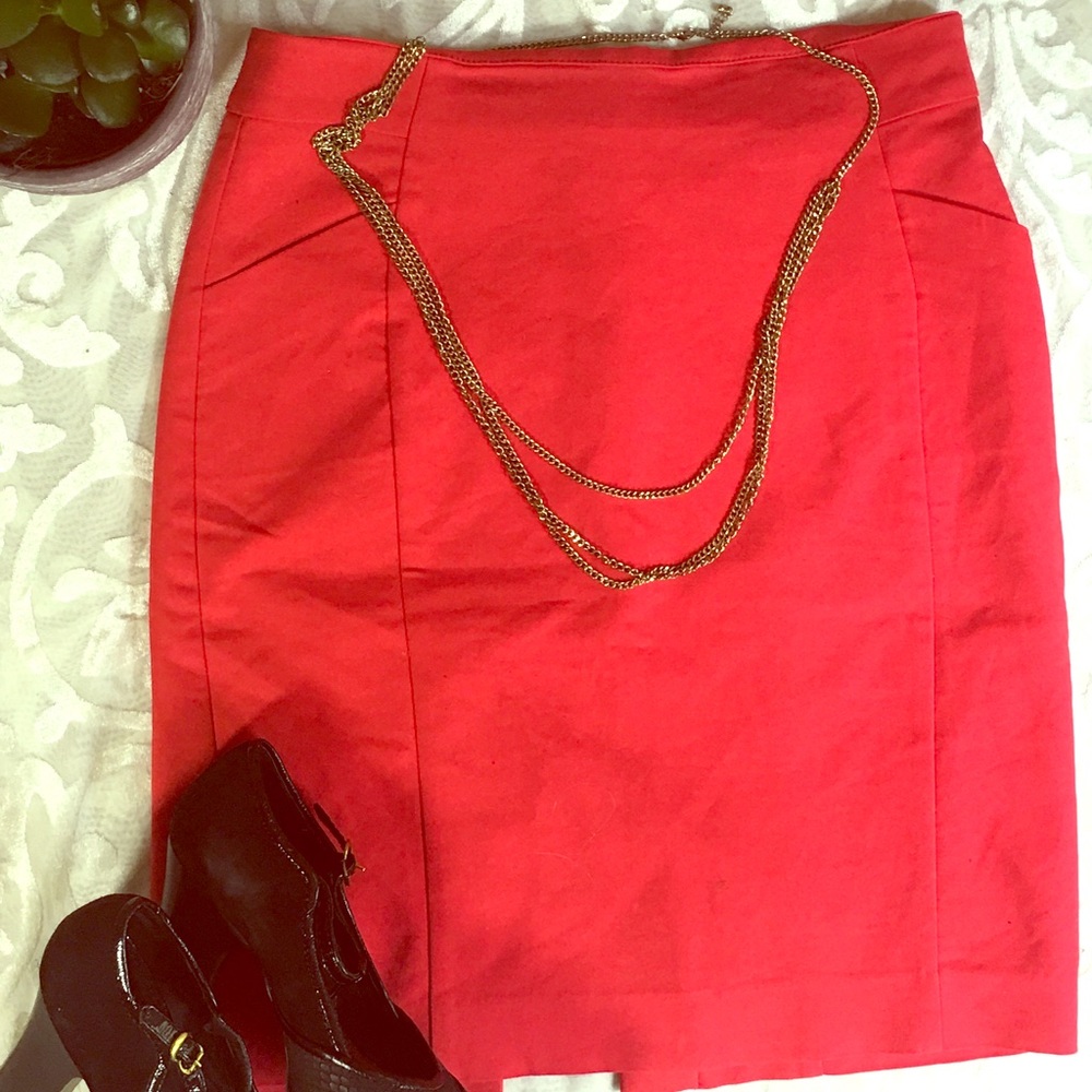 ❤️H&M crimson red pencil skirt 🛍👑👜