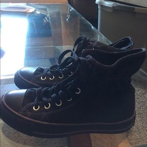 BLACK HIGH TOP CONVERSE