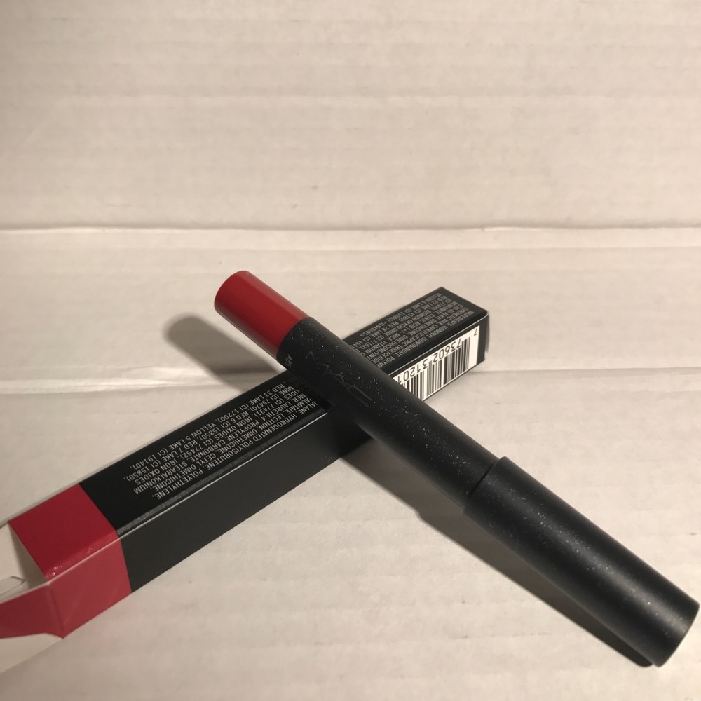 MAC Velvetease lip pencil Reddy to go