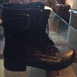 GUESS BOOTS