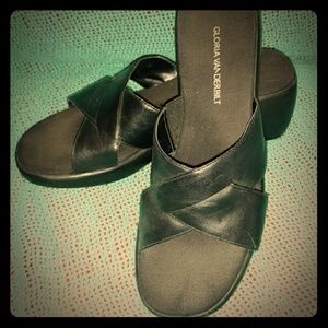Gloria Vanderbilt chunky sandals