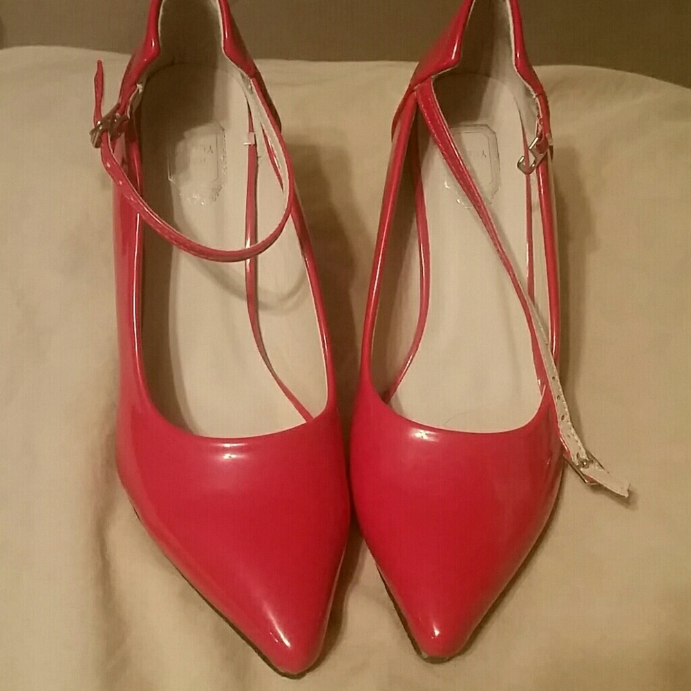 Red Shoes sz 8