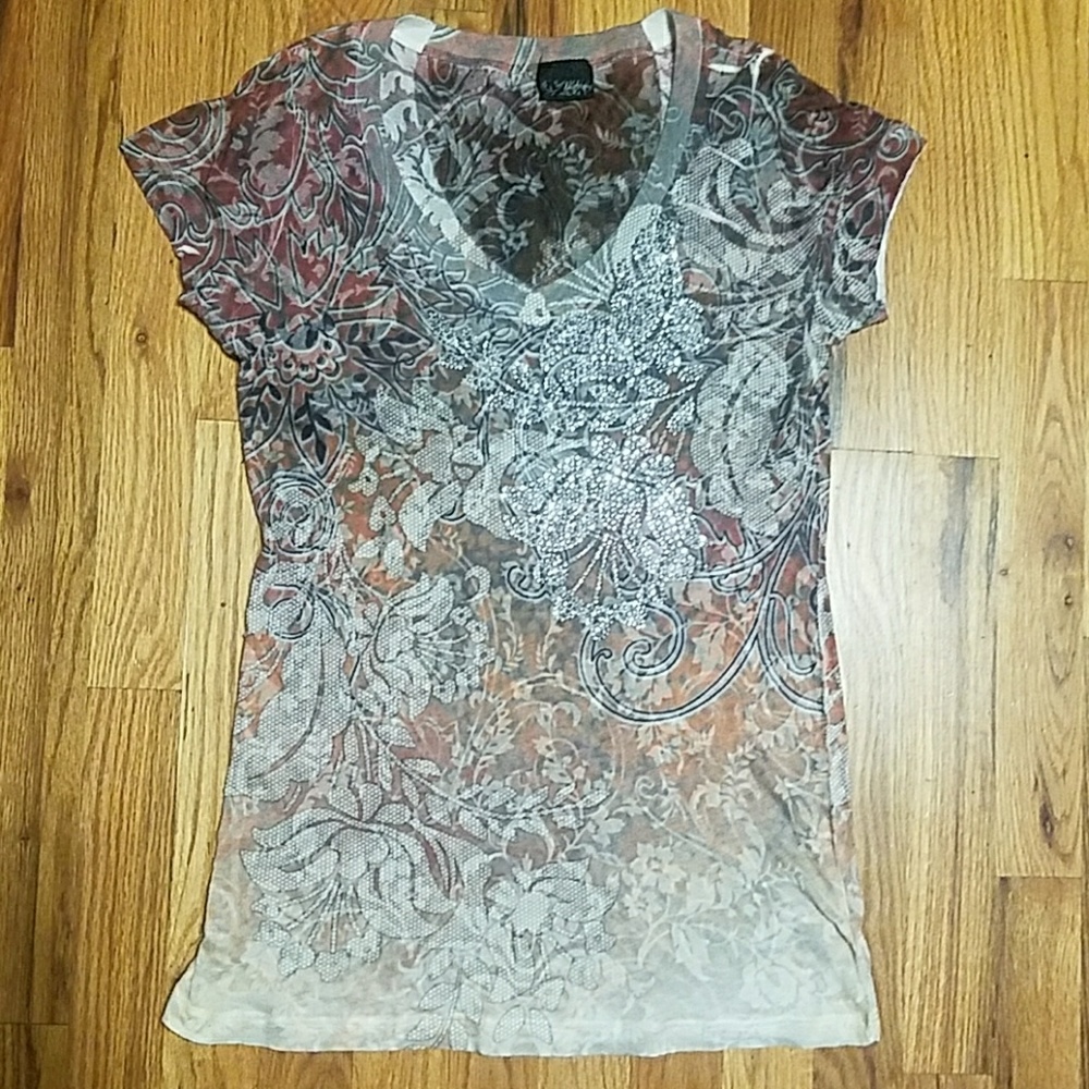 DAYTRIP V-Neck Fitted Tee MEDIUM