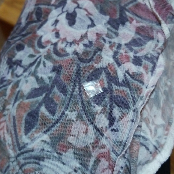 DAYTRIP V-Neck Fitted Tee MEDIUM - Picture 5 of 6