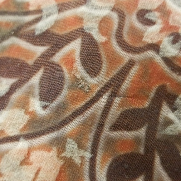 DAYTRIP V-Neck Fitted Tee MEDIUM - Picture 6 of 6