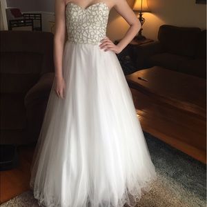 white tulle prom dress