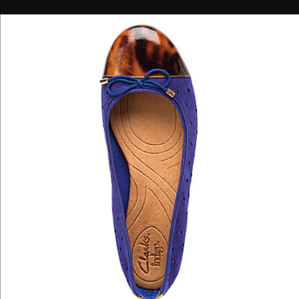 🚫 NOT FOR SALE 🚫 Clarks Indigo Blue Suede flats