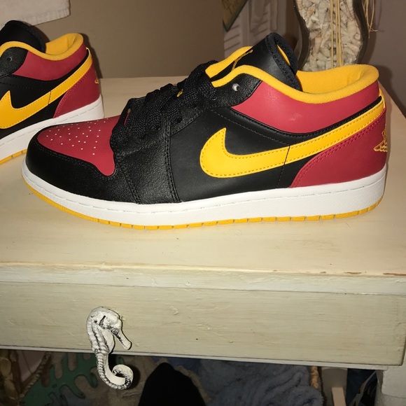 Jordan Retro one lows - Picture 3 of 6