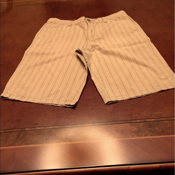 🆕Epic Threads big boys graphic T & striped shorts - Picture 2 of 8