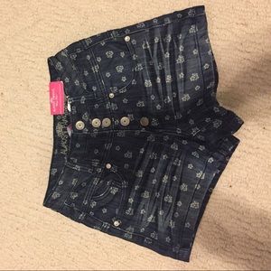 Button-up high-waisted flower jean shorts