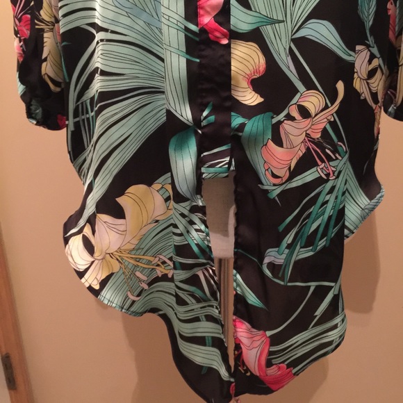 Jennifer Lopez floral top size M - Picture 3 of 5