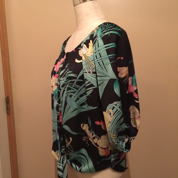 Jennifer Lopez floral top size M - Picture 5 of 5