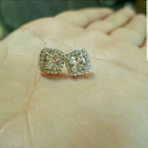 18k Swarovski Emerald Stud Earrings - Picture 3 of 8