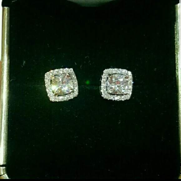 18k Swarovski Emerald Stud Earrings - Picture 5 of 8