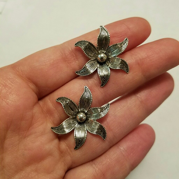 Vintage Jewelry - Vintage Beaucraft Sterling Flower Earrings