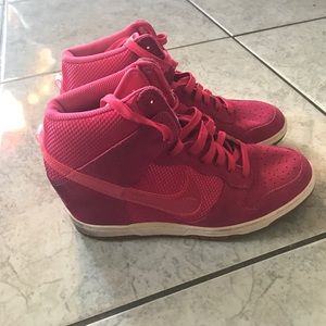 Fuchsia Nike wedge sneakers