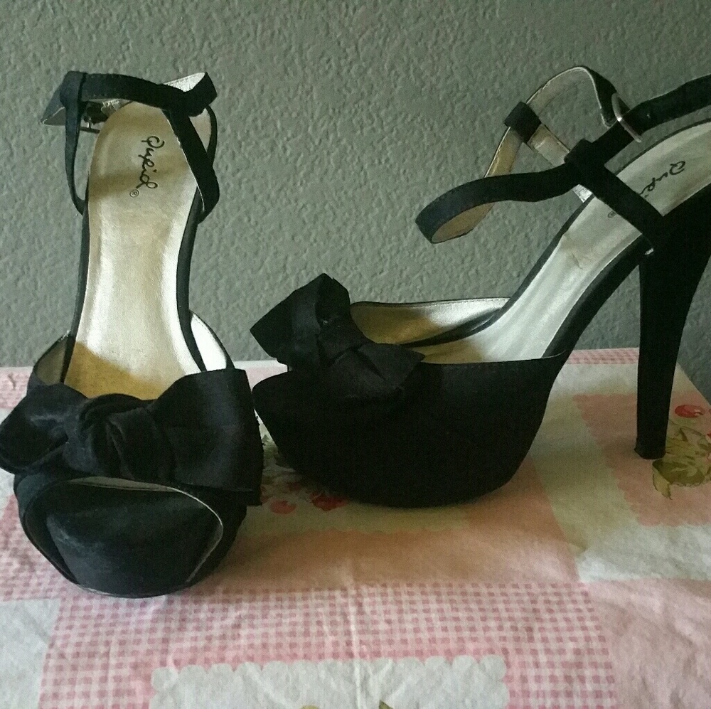 Black Bowtie Heels
