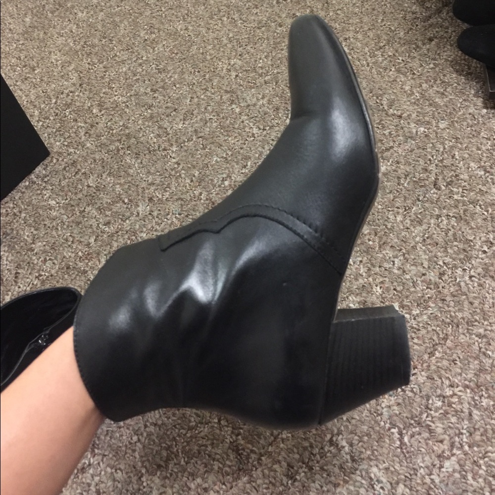 Kenneth Cole Black Low Heel Leather Booties - Picture 5 of 5