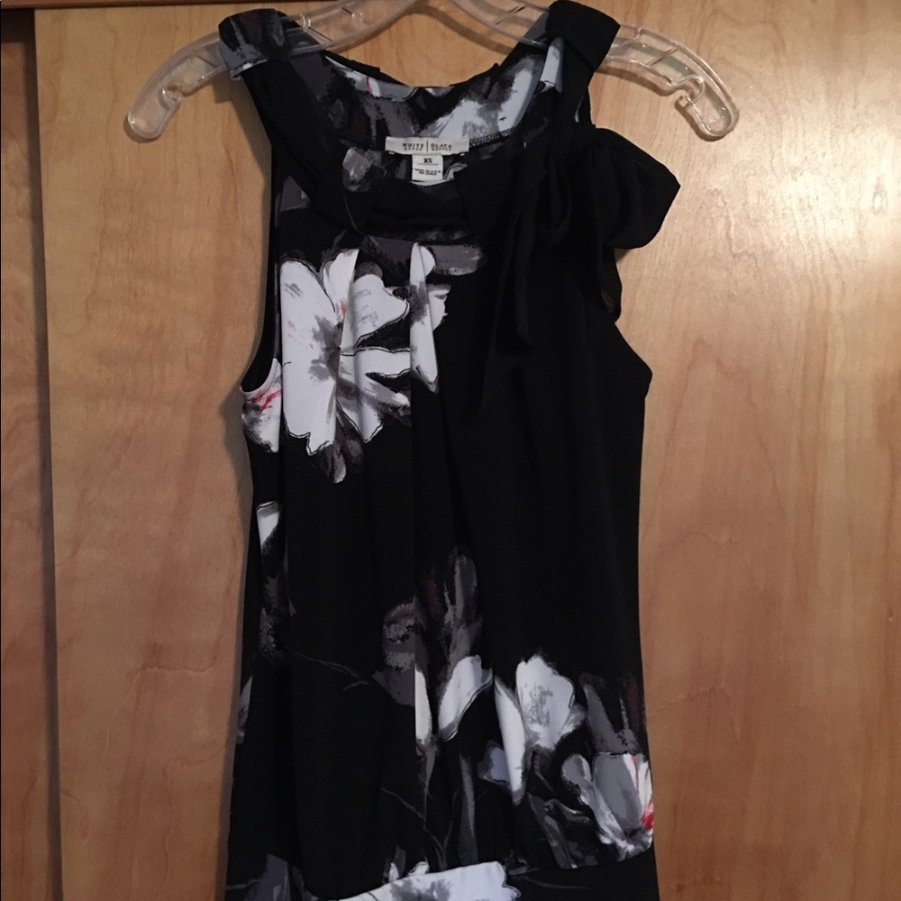 Super cute top to dress up or down.