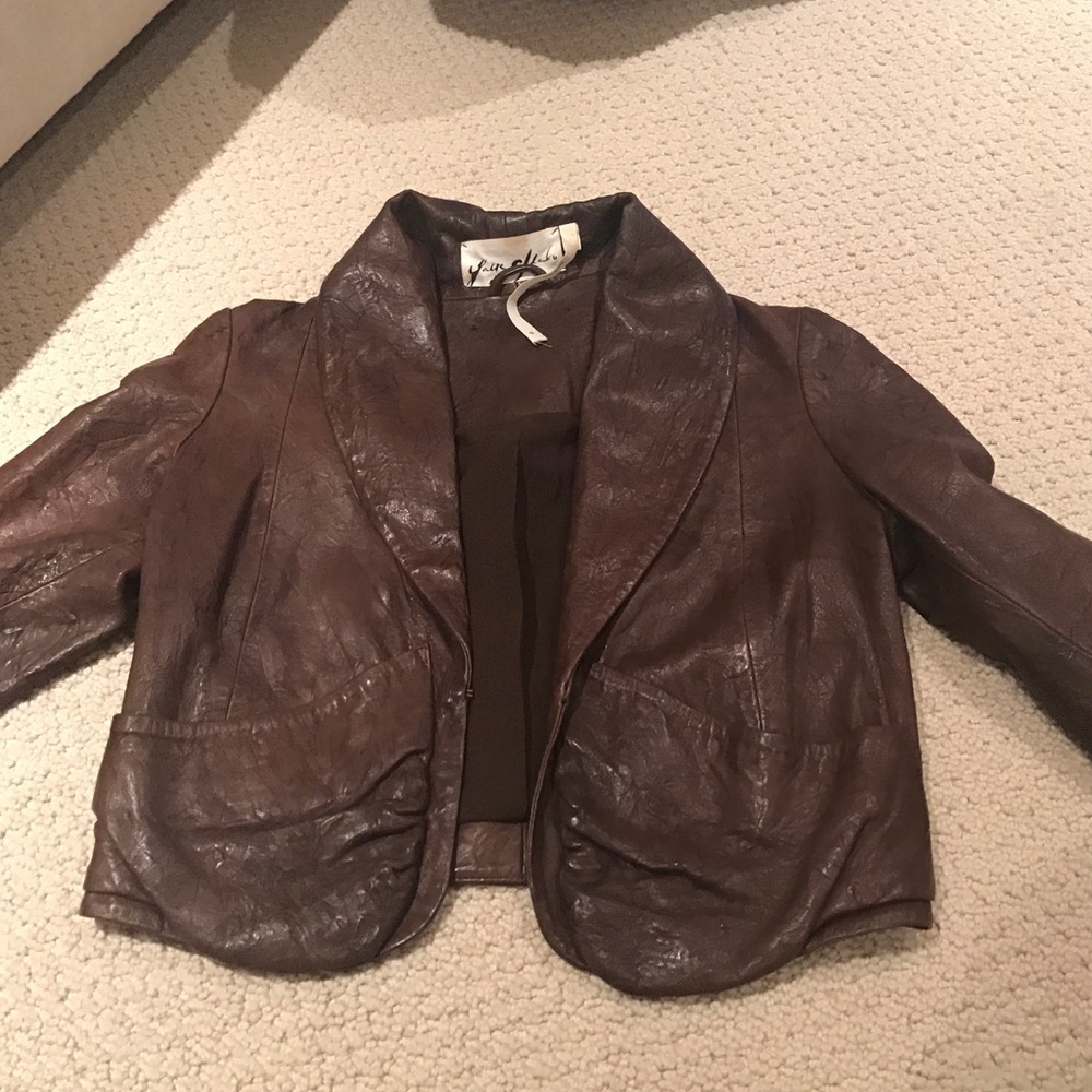 Cropped brown leather jacket!