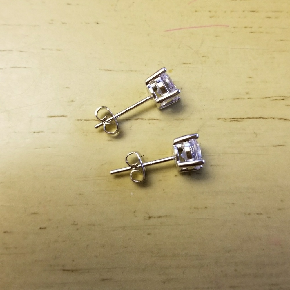 18k Swarovski Stud earrings - Picture 4 of 6