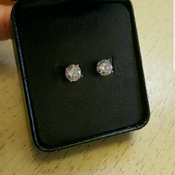 18k Swarovski Stud earrings - Picture 2 of 6