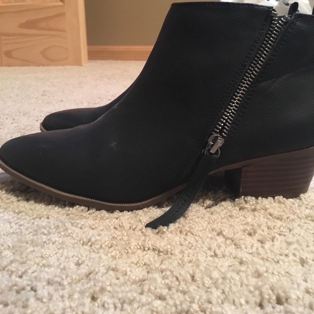 cute black Sam Eldeman, booties, only worn once!